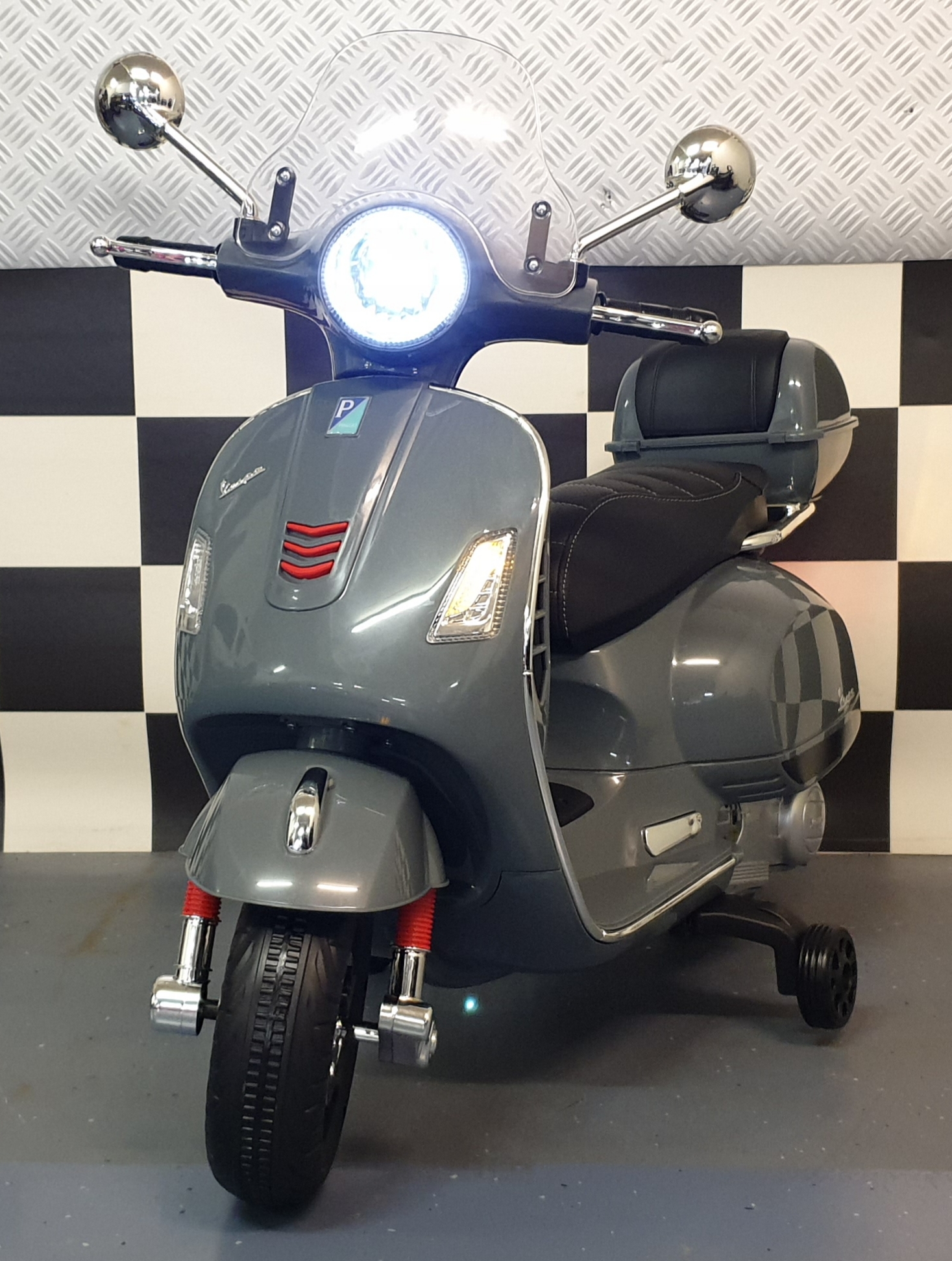 Vespa GTS children’s scooter 12 volt grey