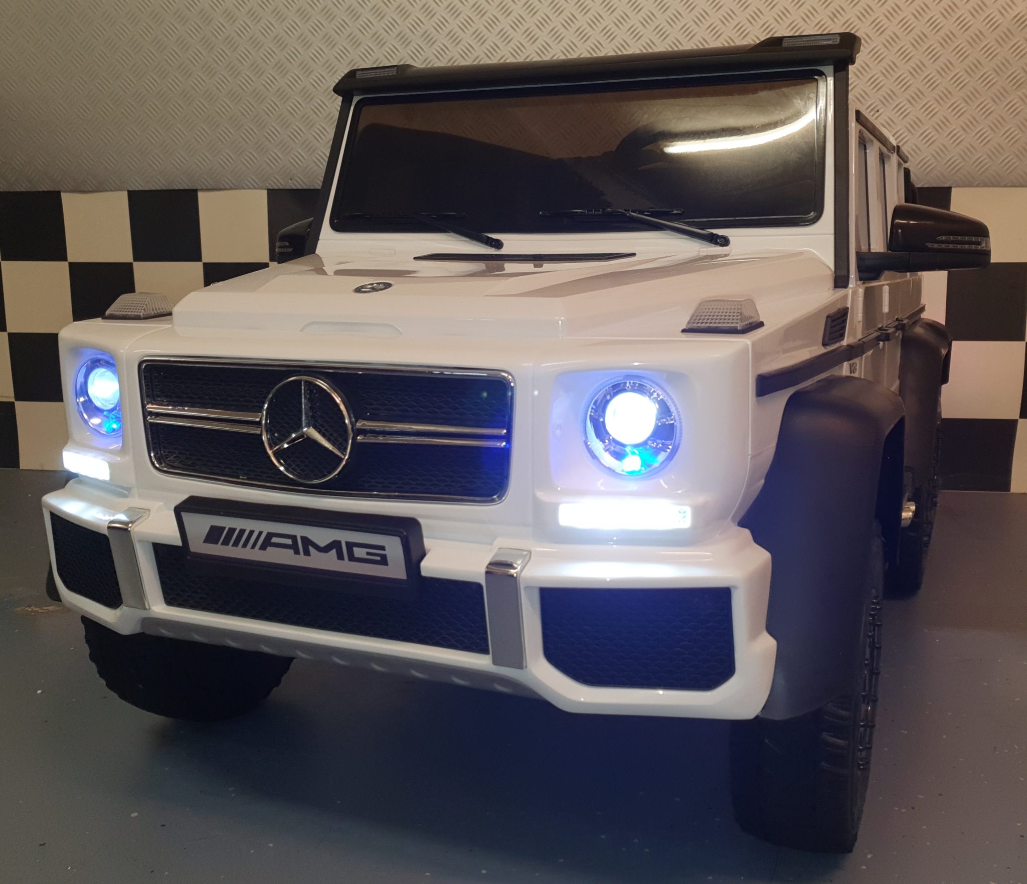 Mercedes G63 6×6 AMG 2 seater children’s car 12V white