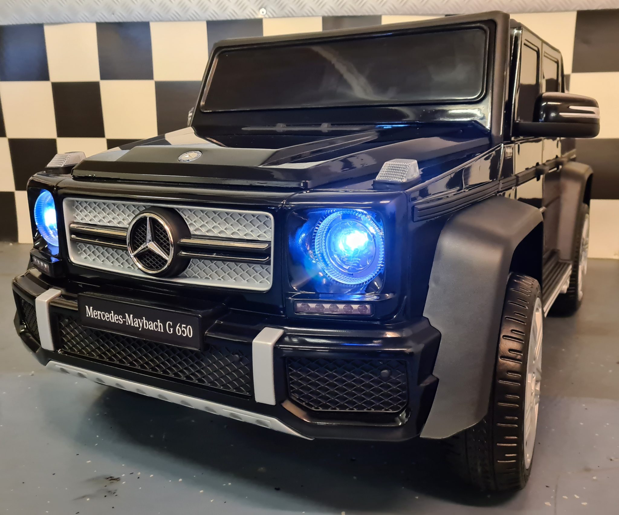 Electric children’s car Mercedes Maybach G650 12Volt 1 person paint black