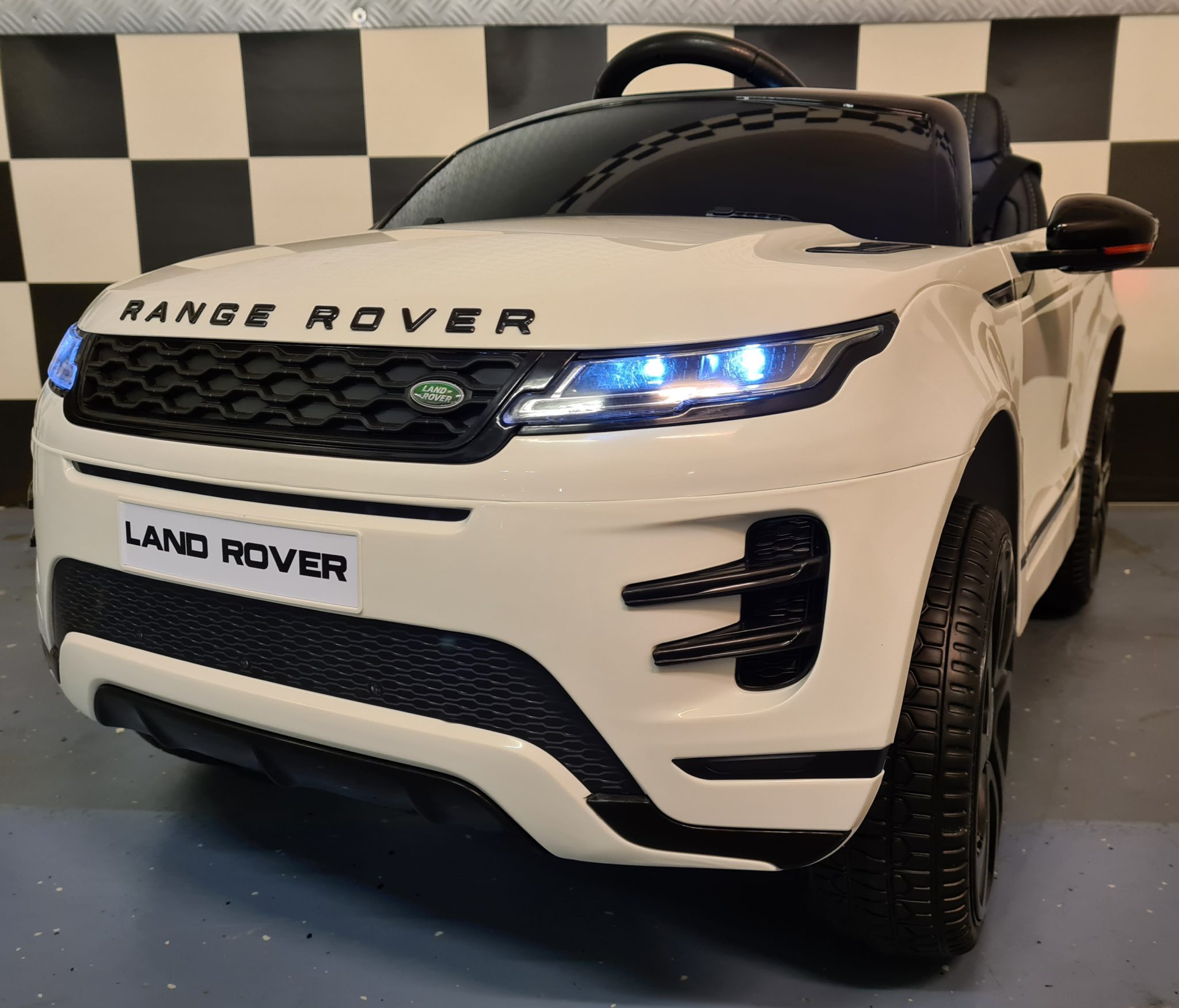 Electric children’s car Range Rover Evoque with 4 engines white