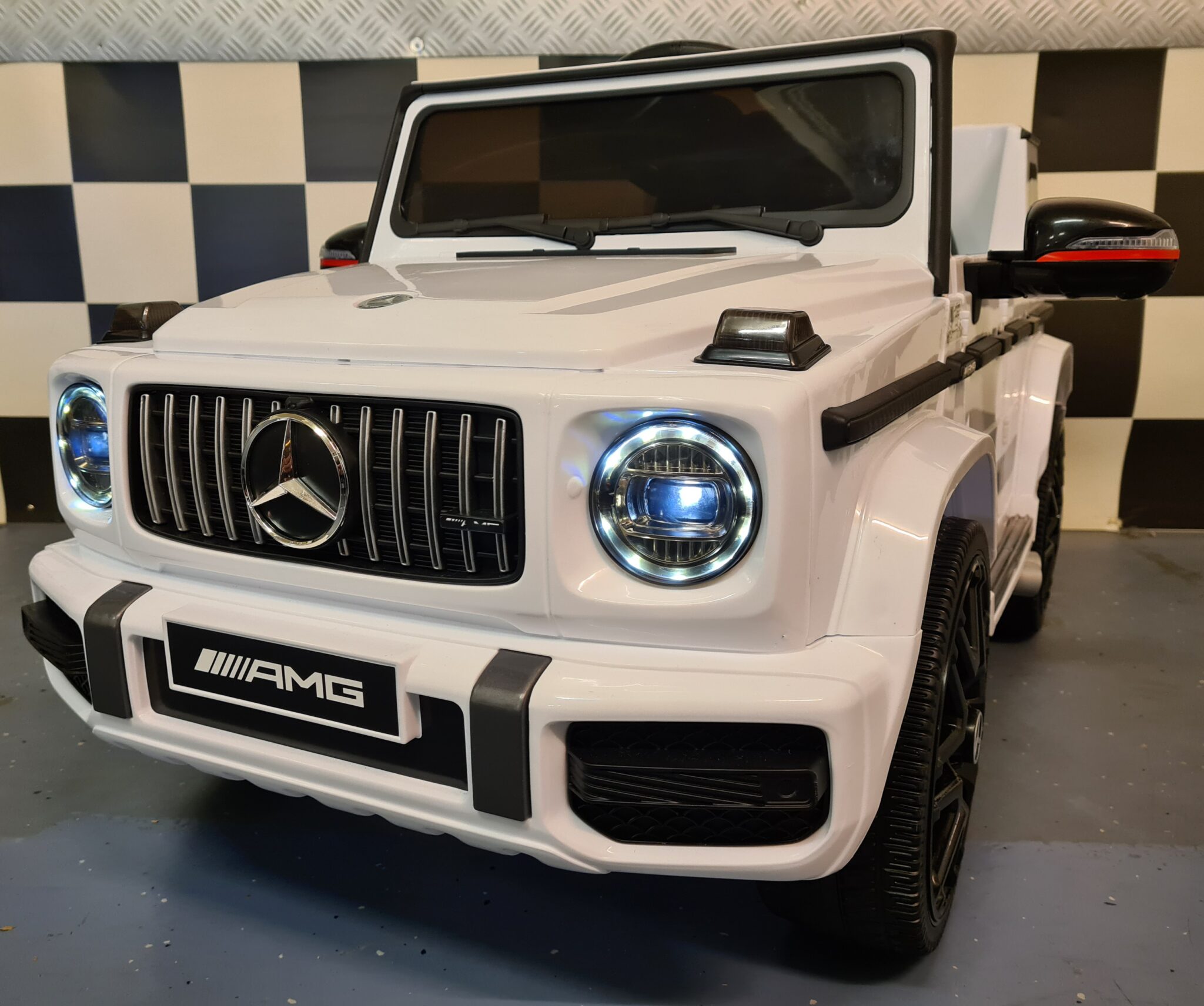 Mercedes G63 children’s car 12V white with soft start 1 person