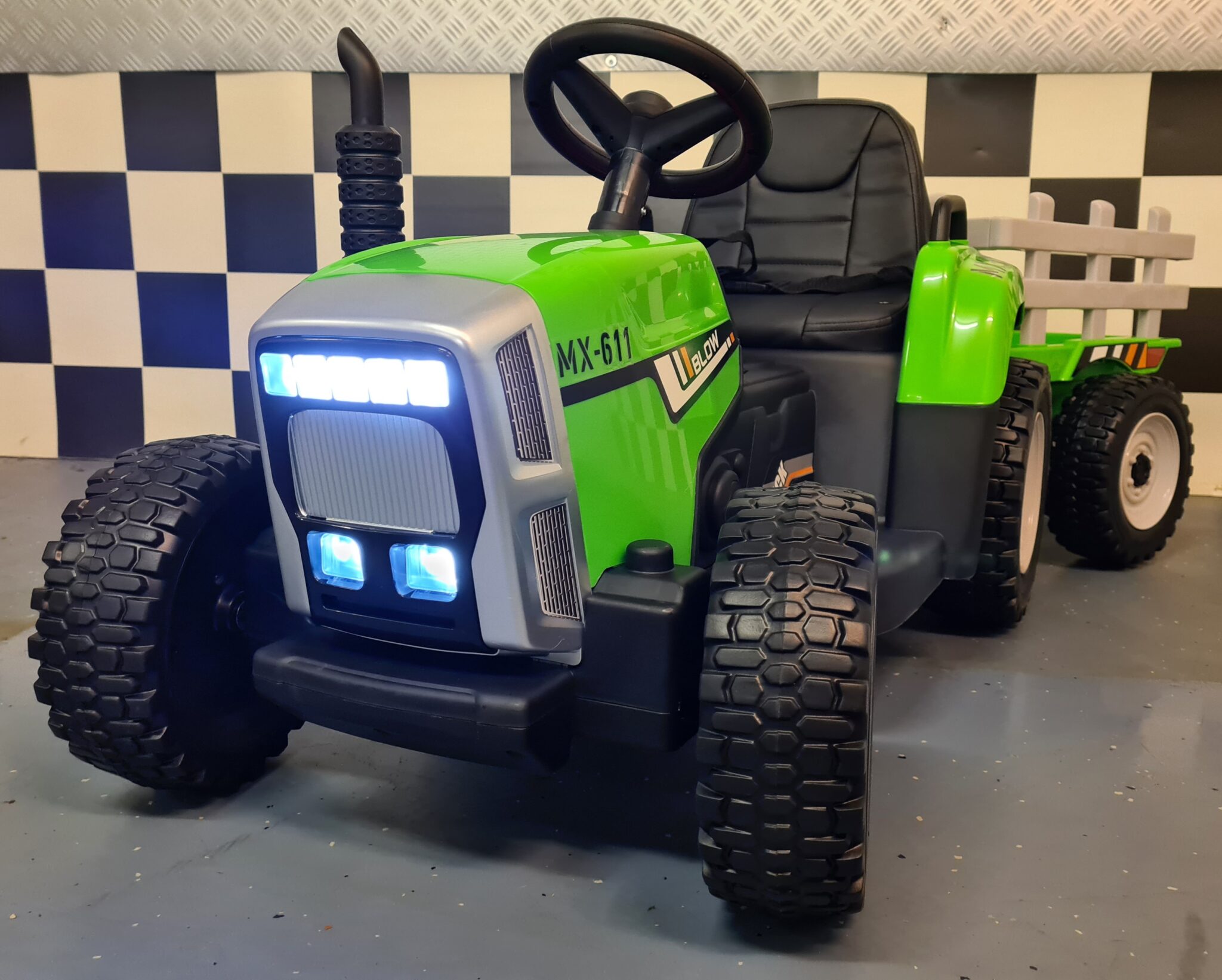 Children’s battery tractor 12 volts with trailer and RC green