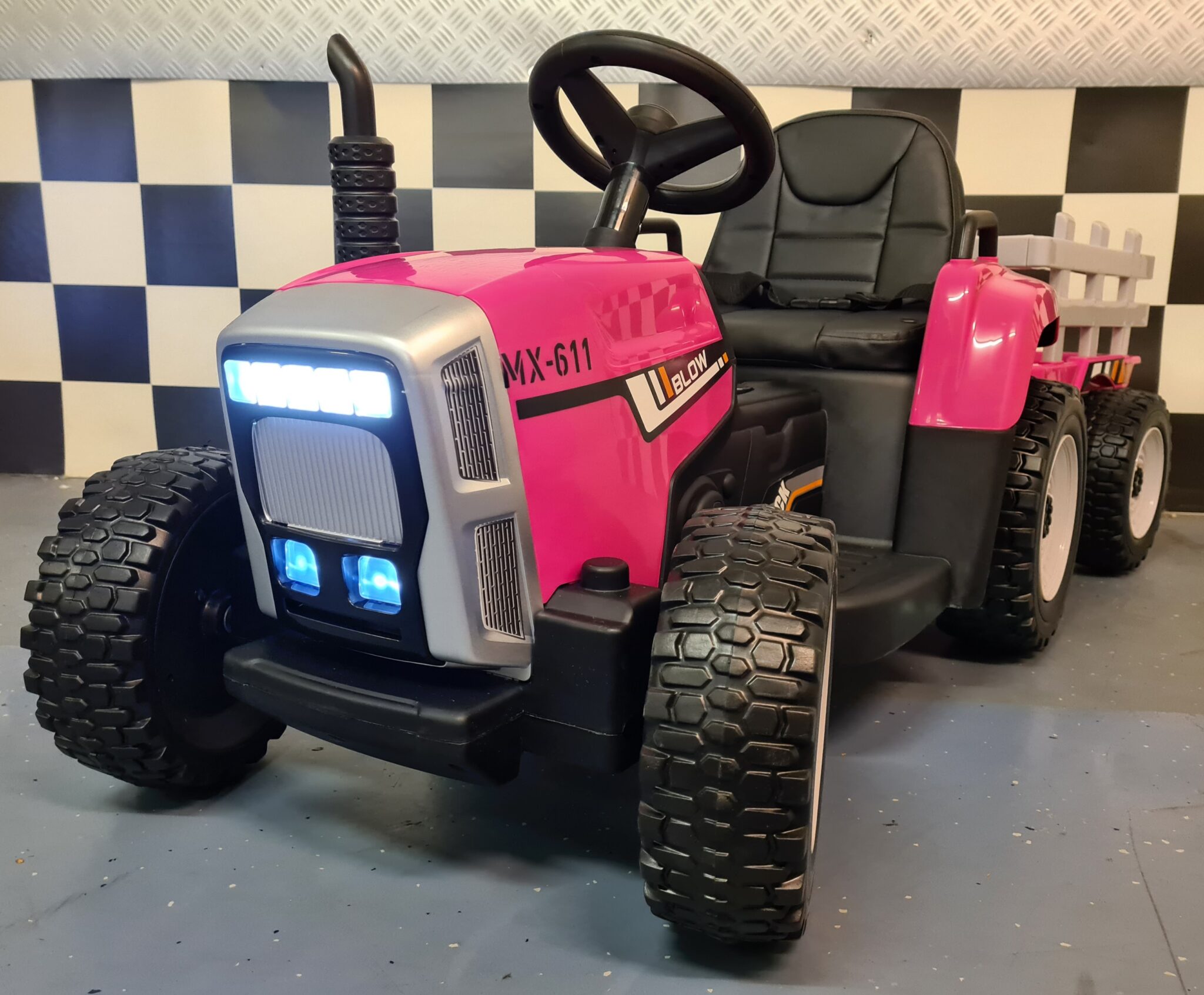 Children’s tractor 12 volts with trailer pink