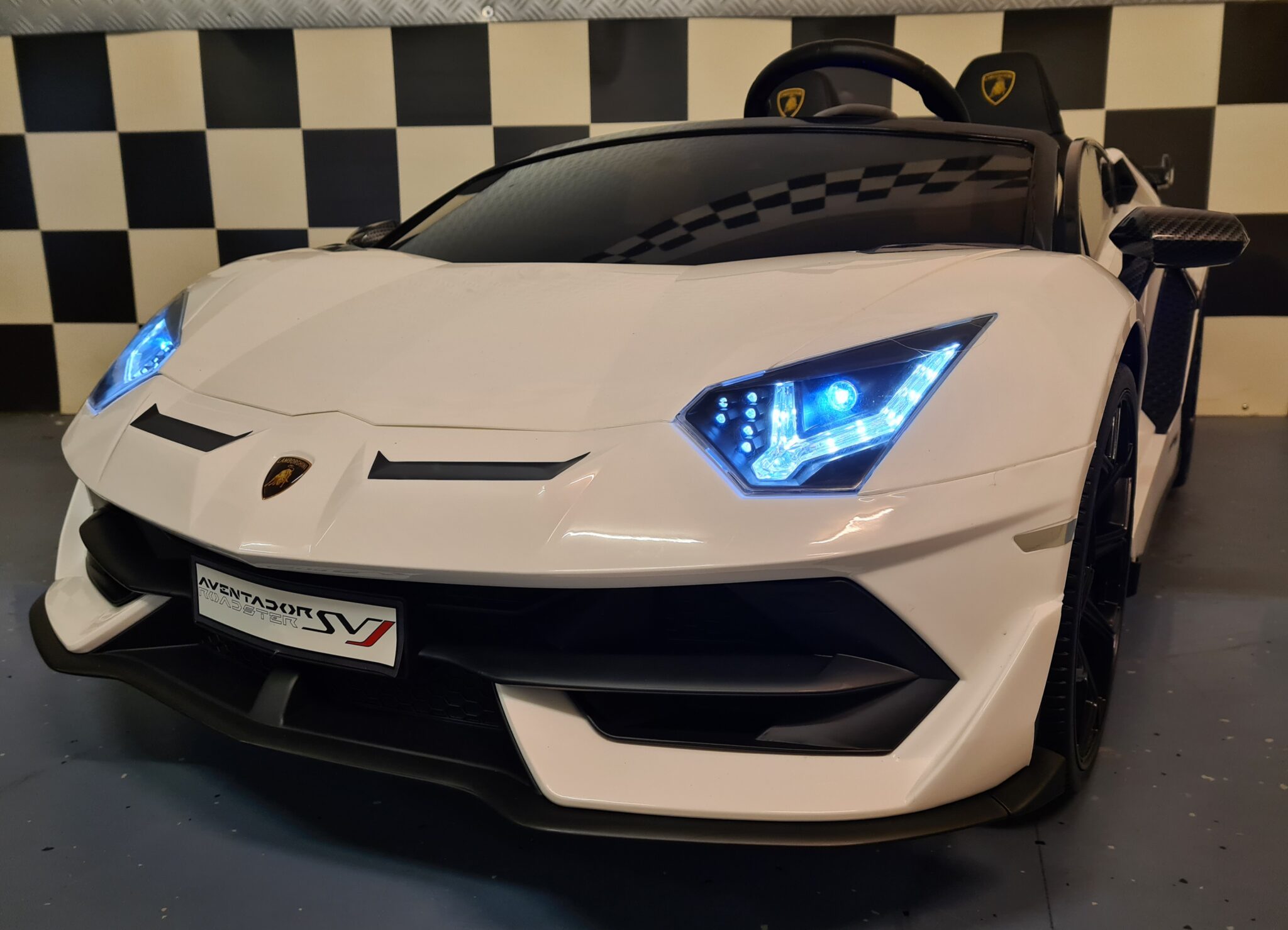 Lamborghini Aventador 2 person 24 volt with drift white