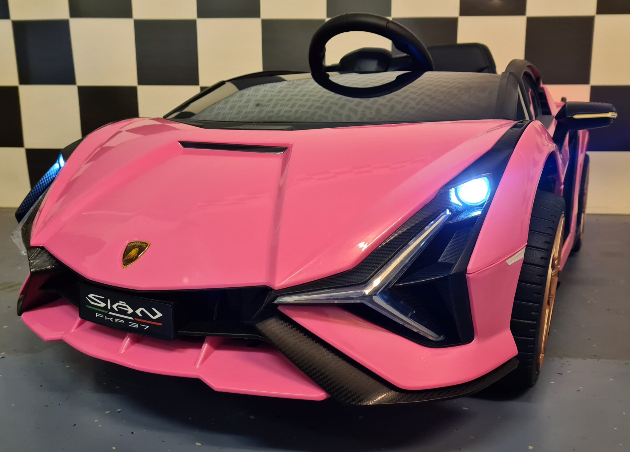 Battery children’s car Lamborghini Sian pink