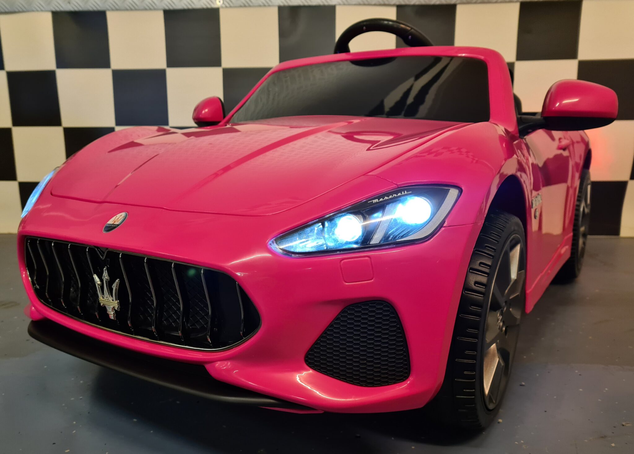 Maserati children’s car pink 12 volts and RC