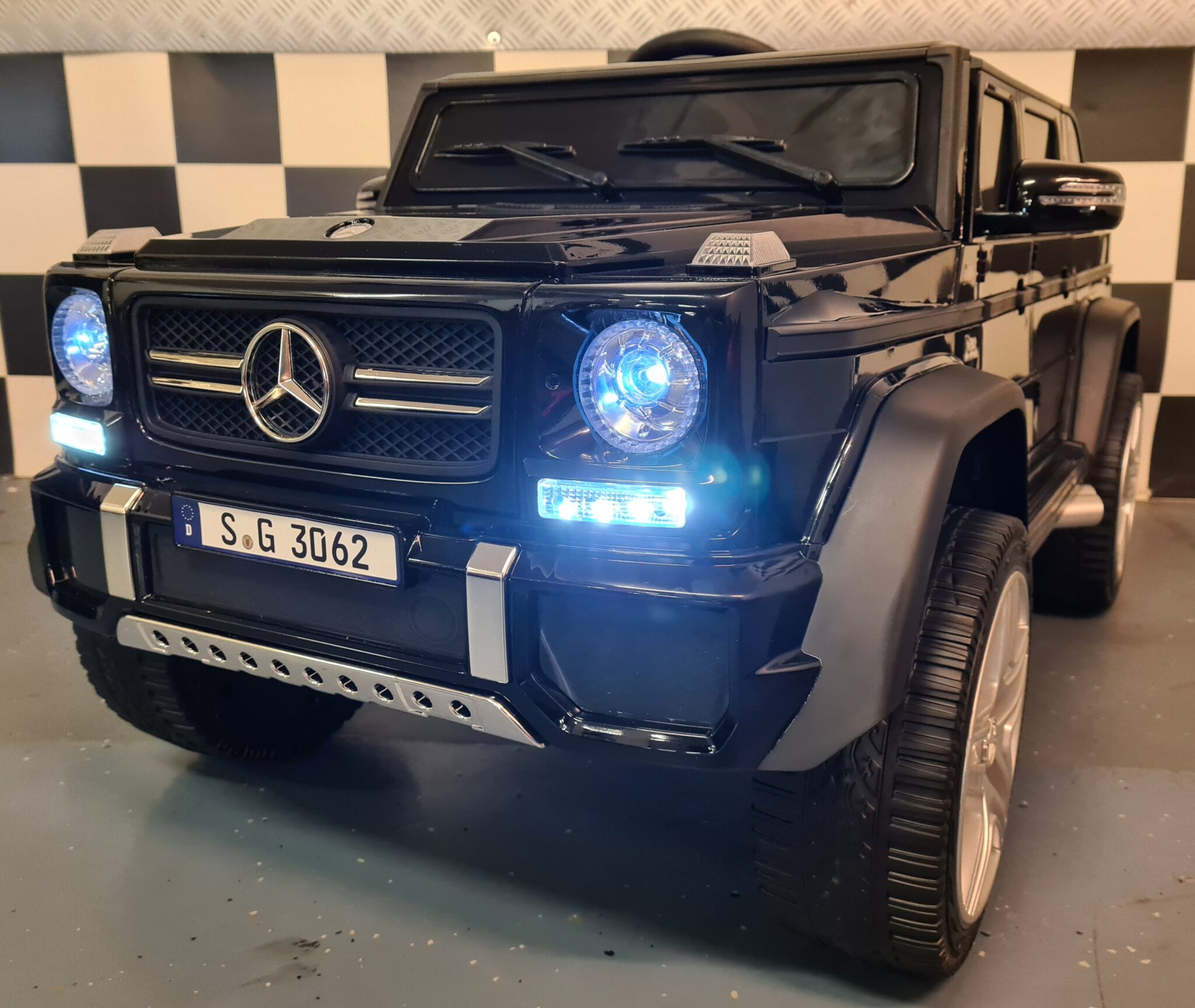 Mercedes Maybach children’s car G650 12Volt 1 person black