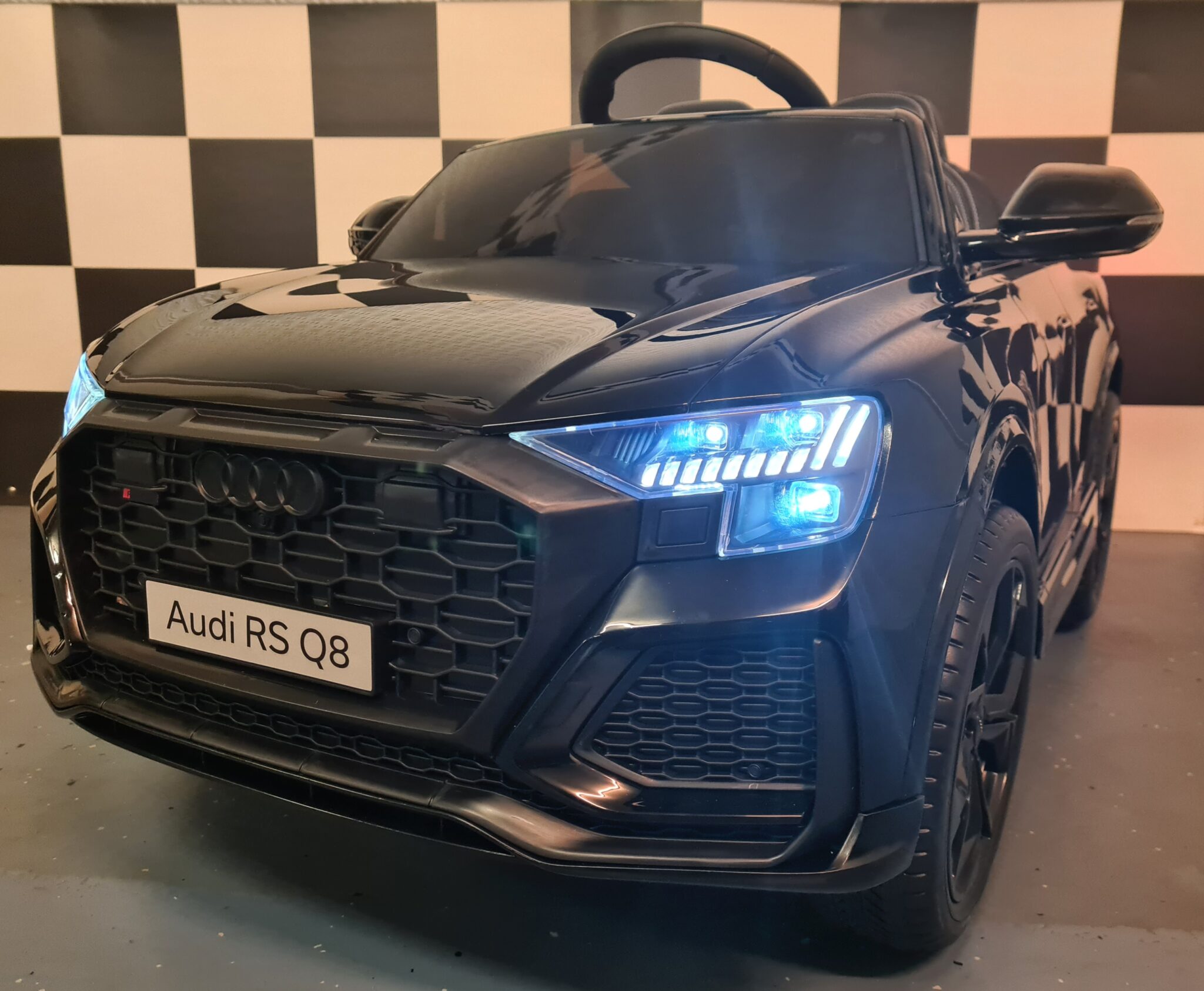 Audi Q8 electric children’s car metallic black