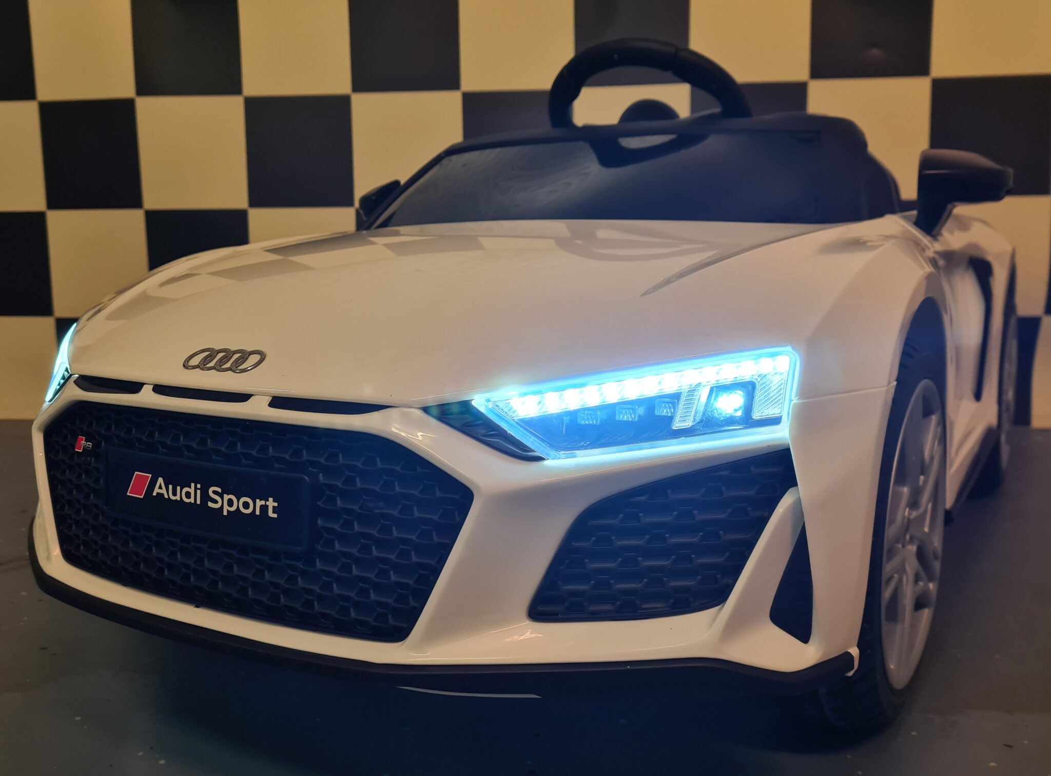 Audi R8 electric children’s car 12 volts white