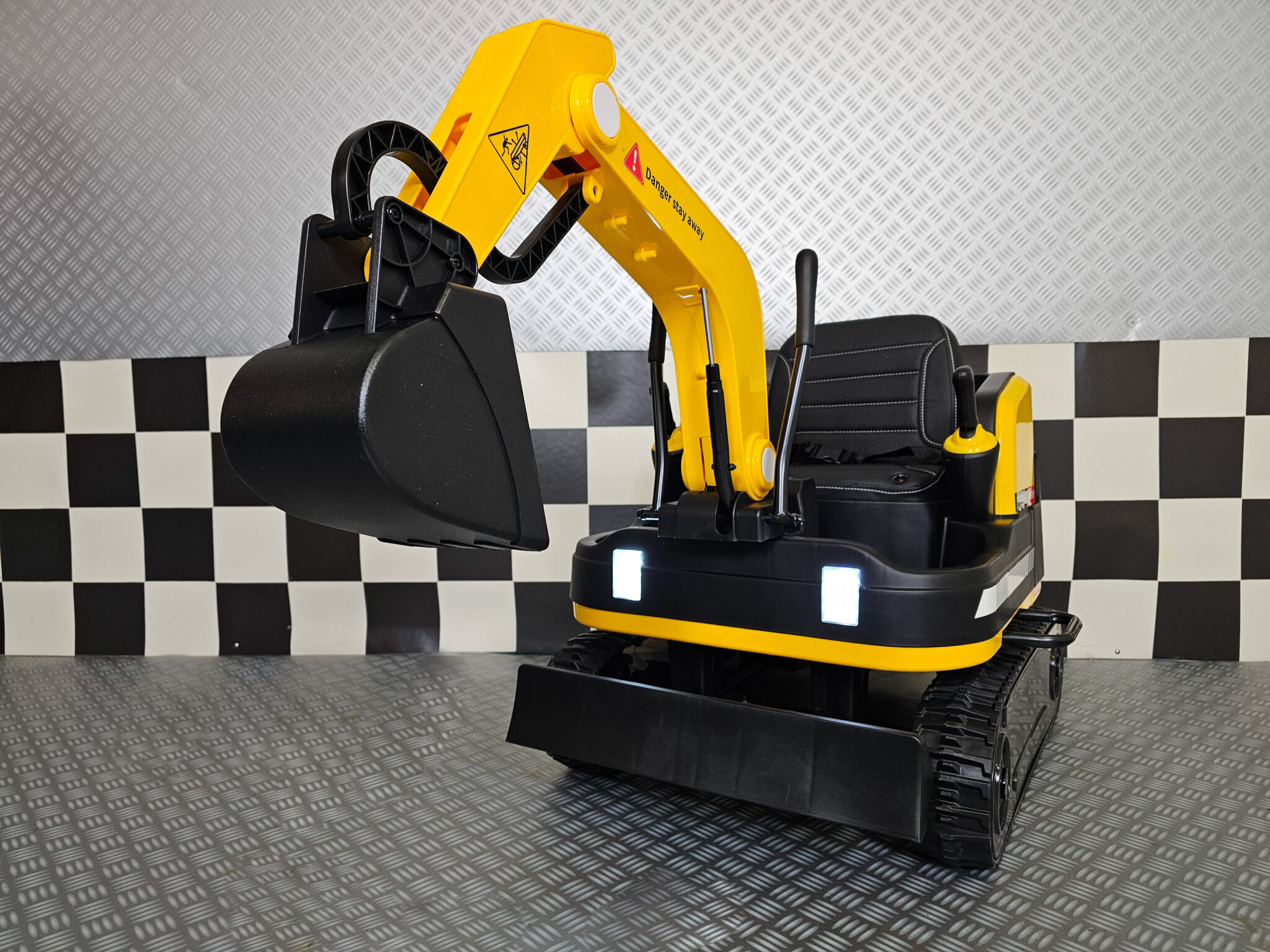 Electric children’s excavator 24 volts