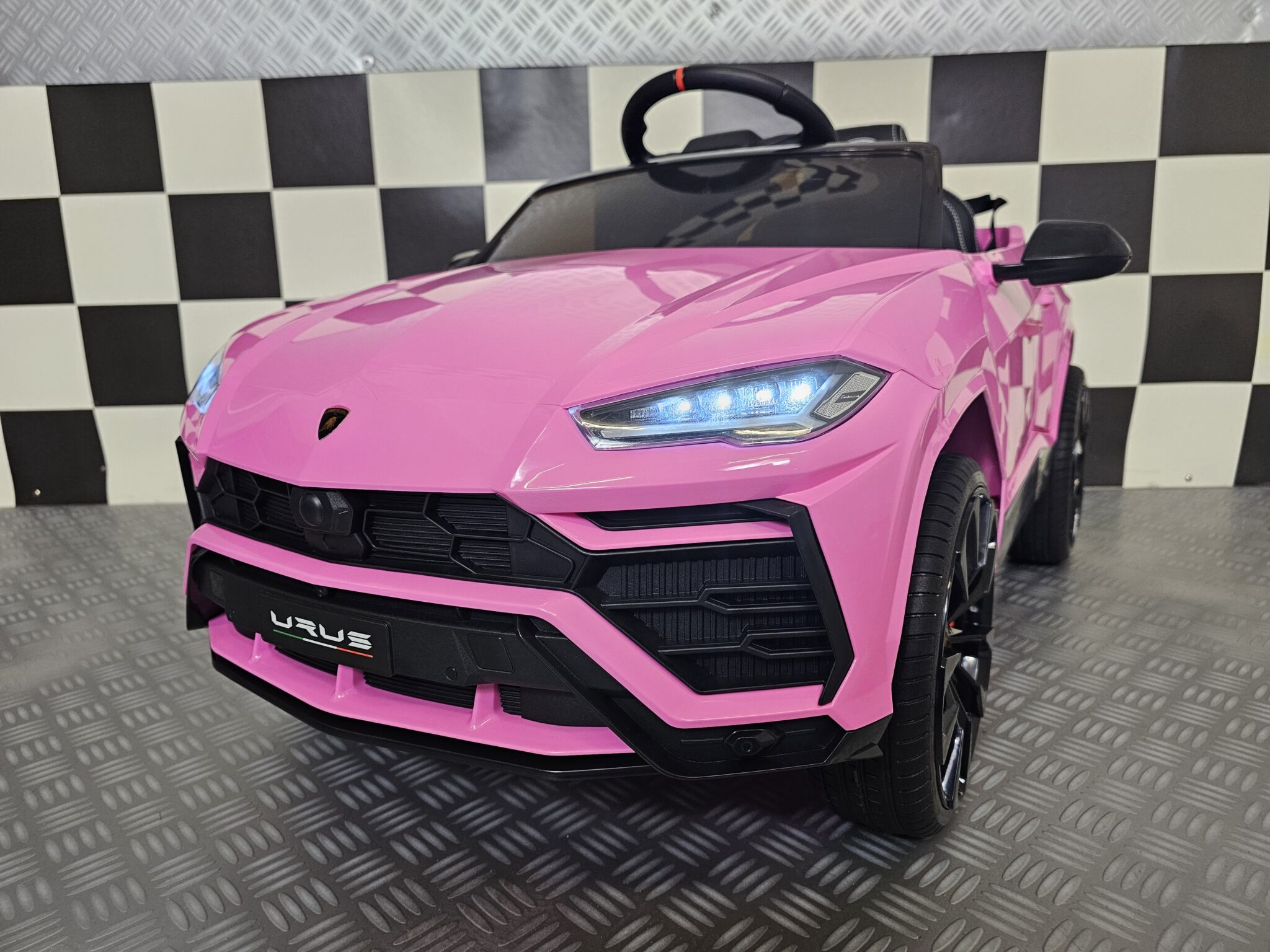 Battery children’s car Lamborghini Urus pink 12 volts