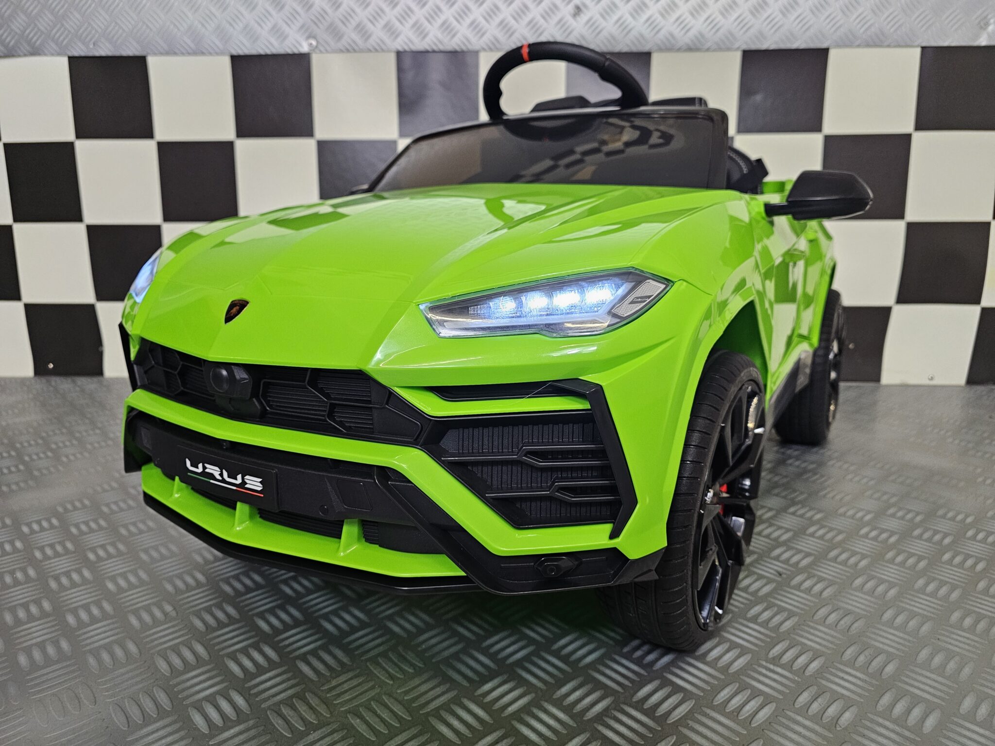 Children’s car Lamborghini Urus 12 volt green