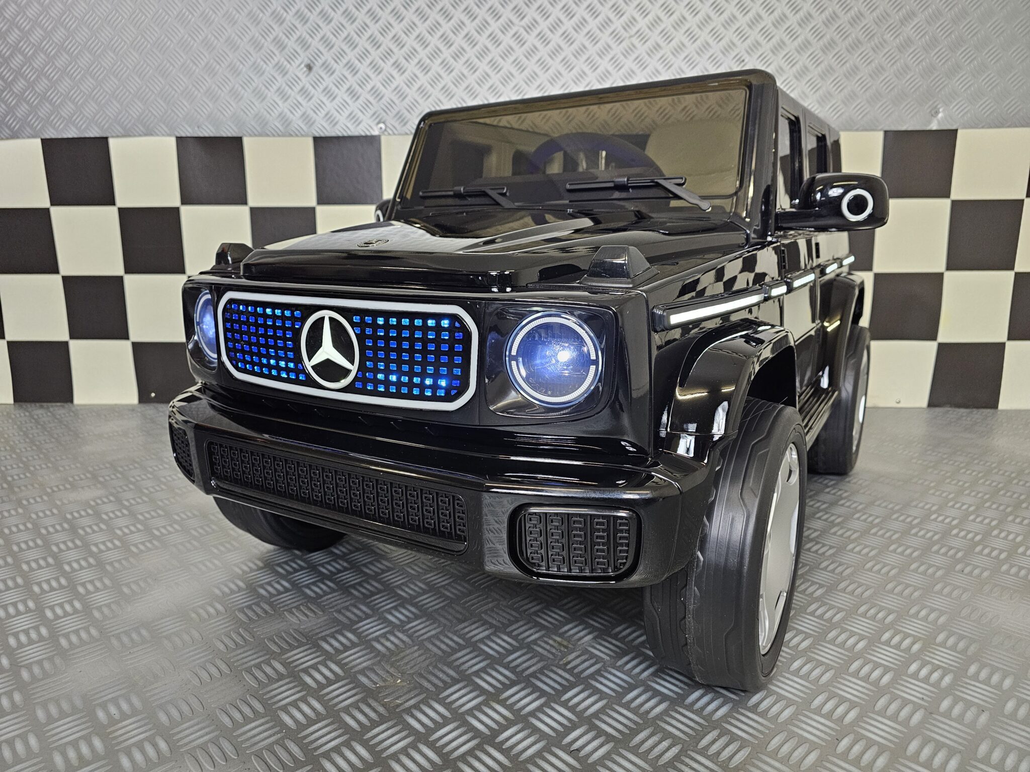 Children’s car Mercedes EQG black 12 volts